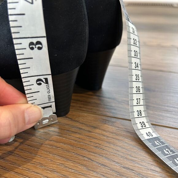 Naturalizer ‘Poppy’ almond toe wedge pump w/ silver link accent NEW - Picture 7 of 8